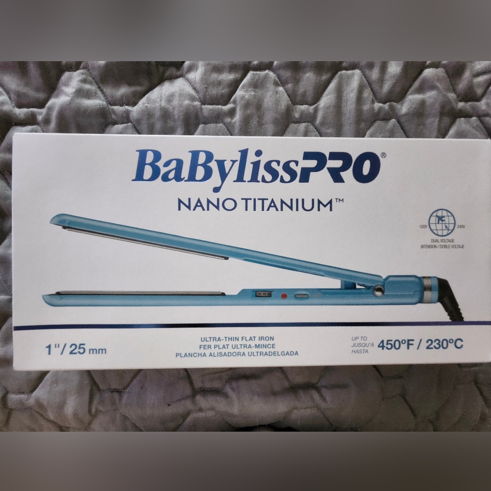 BaBylissPRO Nano Titanium Hair Straightener in Blue